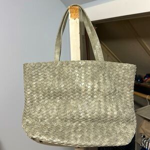 Snakeskin woven grey tote!
